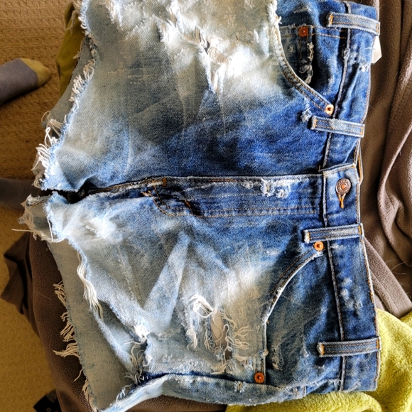 Levi Jean shorts - Picture 1 of 3